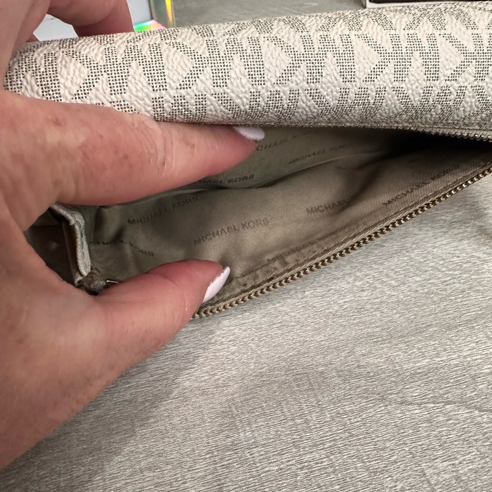 Michael Kors Gray Long Wallet EUC - Picture 9 of 9
